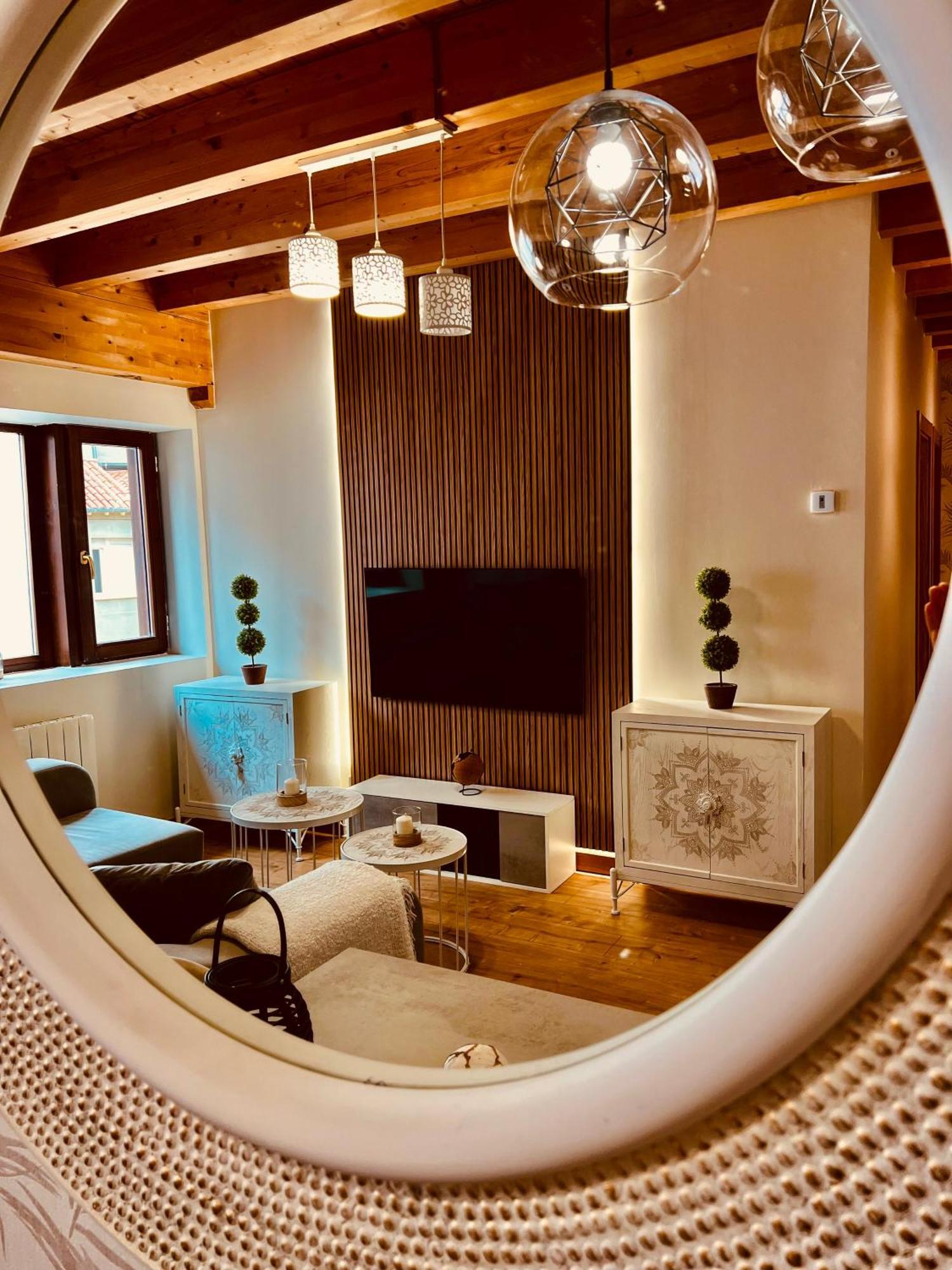 El Capricho De Claudia_ Apartamentos Burgos Catedral Bagian luar foto